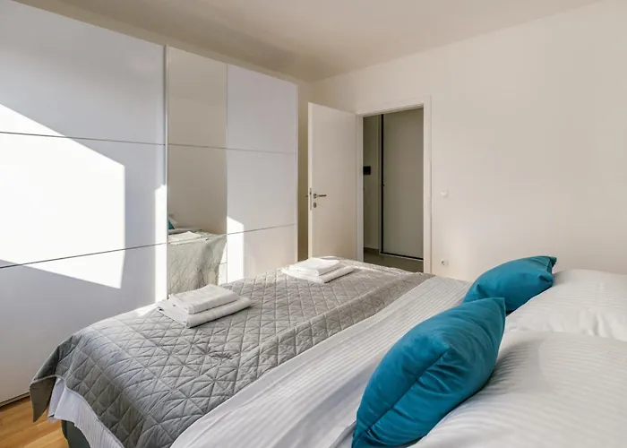 Marko - New Sea View With Free Parking 아파트 *
